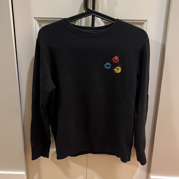 Uniqlo x Kaws Pull Over In Black collaboration - Picture 1 of 4